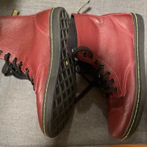 Burgundy Leyton Leather Dr Martens